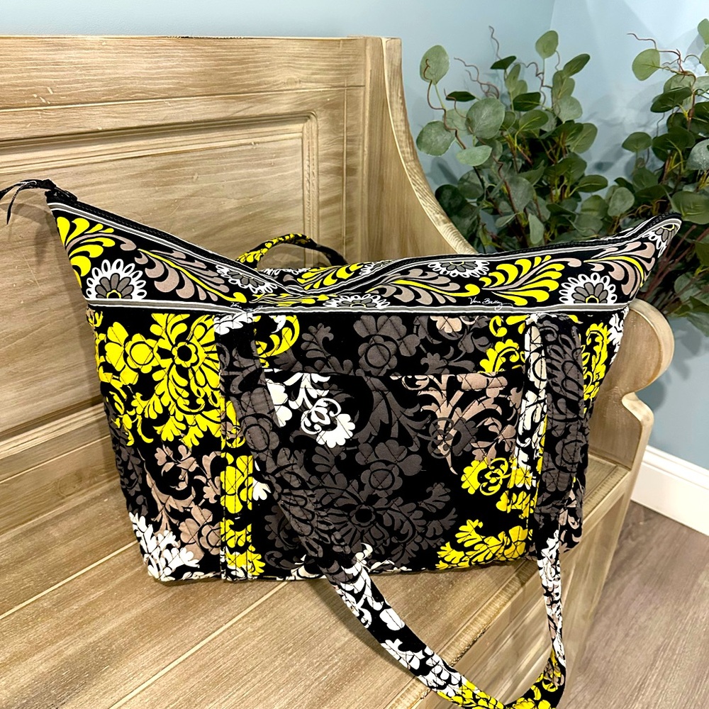 Vera Bradley: Baroque color lager zipper tote